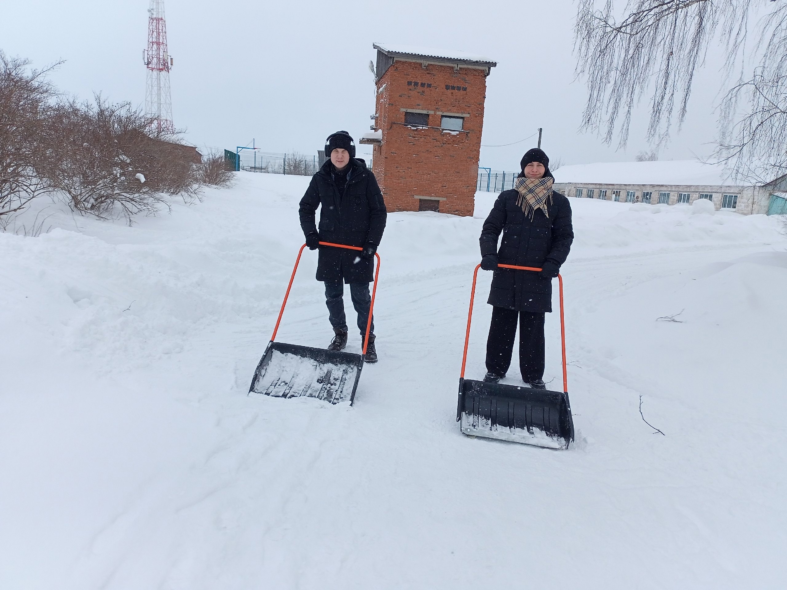 Есть парни в нашем селе, а вернее в нашей школе!.